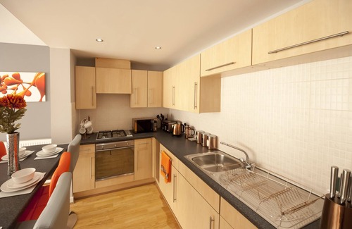 Paisley Apartment | ByEvo 1 Brabloch - Modern Apartment close to GLA and Paisley