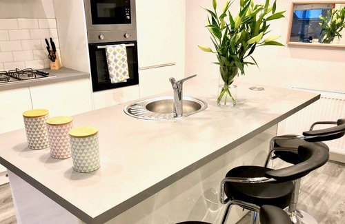 Glasgow Apartment | ByEvo Almar Villa