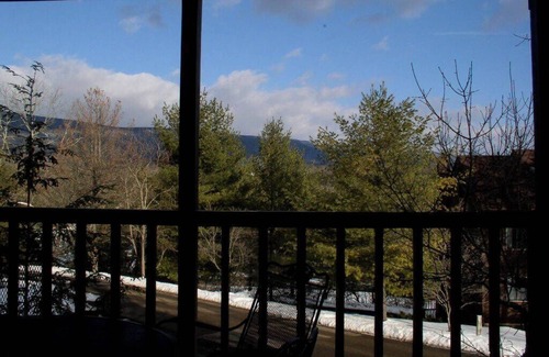 Basye Condo | Byrdhaus-Cozy 2-bedroom condo in peaceful Basye with WiFi, AC