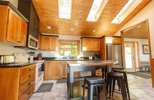 Gold Beach House | Byrdies Beach House at Crook Point