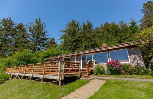 Gold Beach House | Byrdies Beach House - private beach and ocean view