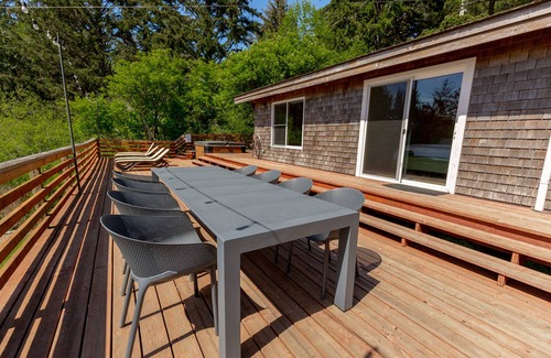 Gold Beach House | Byrdies Beach House - private beach and ocean view
