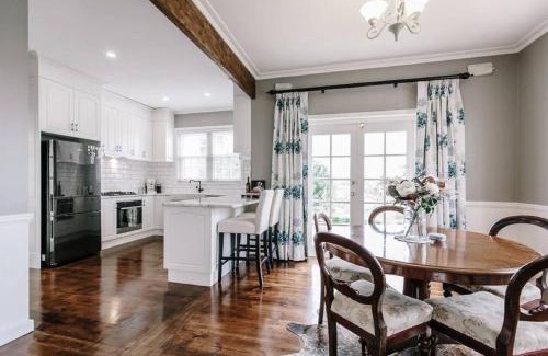 Mount Gambier House | Byrne House - 3BR Rustic Luxe - Wi-Fi