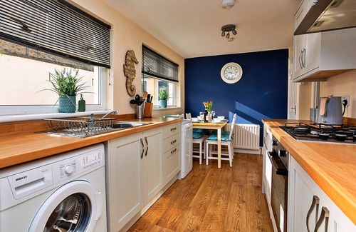 Amble House | Byron Street