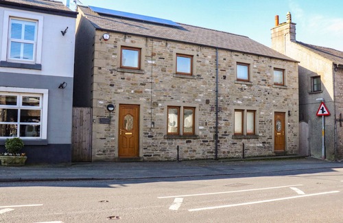 Ingleton Cottage | BYTHEWAY COTTAGE, family friendly, with a garden in Ingleton
