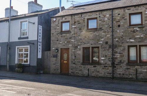 Ingleton Cottage | BYTHEWAY COTTAGE, family friendly, with a garden in Ingleton