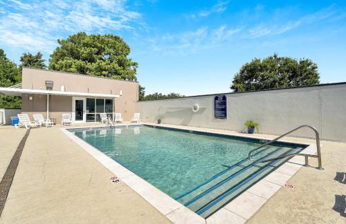 New Orleans Apartment | Bywater Condo W Pool & Gym Access