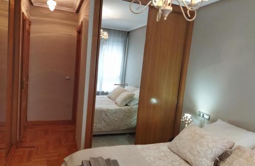 La Corredoria y Ventanielles Apartment | Céntrico apartamento Oviedo Parking y wifi gratuitos Admite mascotas