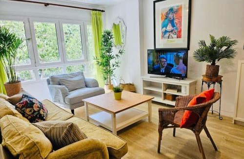 Capuchinos Apartment | Céntrico piso con 2 camas de matrimonio y parking