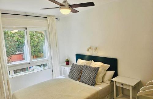 Capuchinos Apartment | Céntrico piso con 2 camas de matrimonio y parking