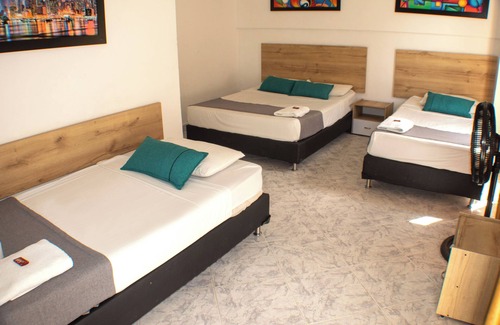 Suramericana House | Cómoda Habitación Para Cuatro Personas en el Sector Estadio