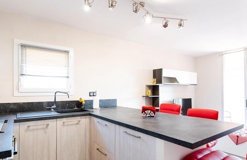Port Rive Gauche Apartment | C D36 Renovated 2 bedroom flat with air conditioned GRUISSAN