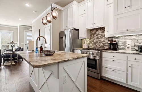 Downtown House | C Downtown - Walk/Ride to square - Bikes Available