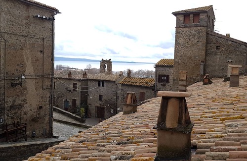 Bolsena House | "c'era una Volta" al Rione Castello, Luminosa Casa con Vista Panoramica sul Lago