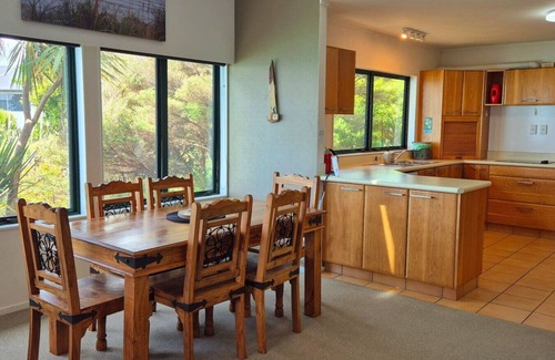 Raglan House | C-SCAPE VILLA holiday accommodation
