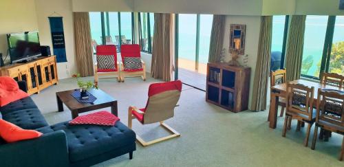 Raglan House | C-SCAPE VILLA holiday accommodation
