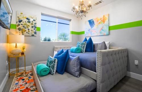 North Hollywood Apartment | C- Vibrant and Glam NoHo Pad near U-Studios and H-Sign
