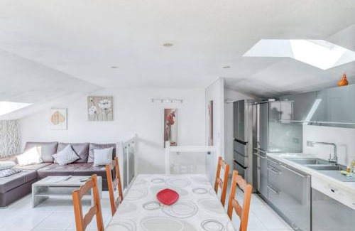 Cannes La Bocca Apartment | C009-Duplex avec vue sur mer et piscine
