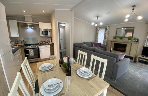 Bethesda House | C04 - Beechwood Lodge with Hot Tub