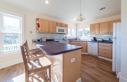 Ocean Hill House | C0443 Dolphin's Song. Pets Allowed, Community Amenities: 2 Pools/Tennis!