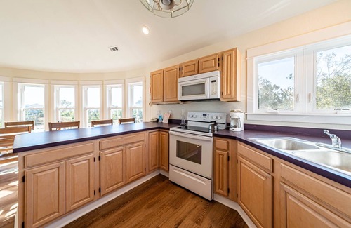 Ocean Hill House | C0443 Dolphin's Song. Pets Allowed, Community Amenities: 2 Pools/Tennis!