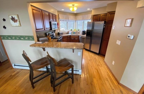 Bretton Woods House | C11 Top Rated Townhome. Great views, fireplaces, wifi, AC! Short walk to slopes, and dog friendly!