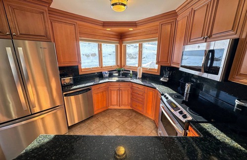 Bretton Woods House | C14 Bretton Woods ski-in ski-out with hot tub! Great views, Pool/gym passes