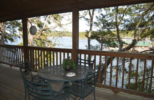 Mount Ida House | C14, Two bedroom, two bath, log-sided, luxury Harbor North cottage overlooking the lake, cottage