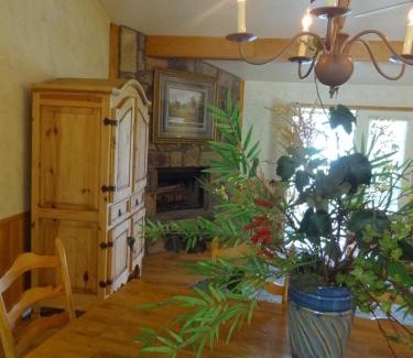 Mount Ida House | C16, Two bedroom, two bath, log-sided Harbor North luxury cottage with hot tub, cottage