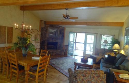 Mount Ida House | C16, Two bedroom, two bath, log-sided Harbor North luxury cottage with hot tub, cottage