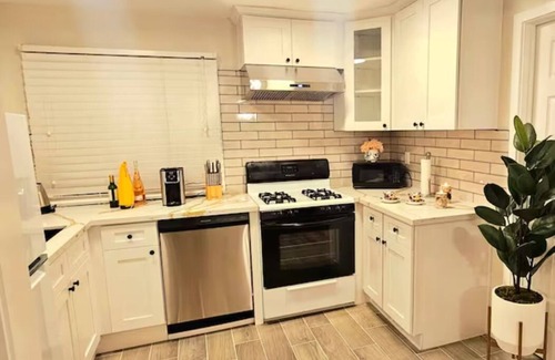 Alhambra Apartment | C2-Bungalow Renovated Quite safe Neighbor close to down town LA King-bed!