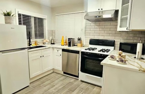 Alhambra Apartment | C2-Bungalow Renovated Quite safe Neighbor close to down town LA King-bed!