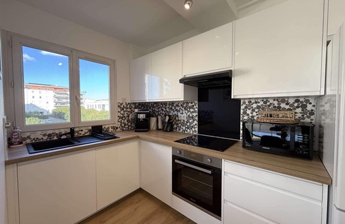Le Lavandou Apartment | C21LocationVacances, Magnifique T3 rénové, Clim, Plages, Commerces
