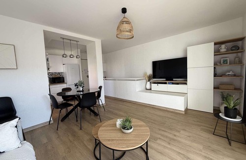 Le Lavandou Apartment | C21LocationVacances, Magnifique T3 rénové, Clim, Plages, Commerces