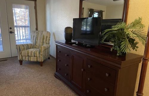 Mount Ida House | C24, Three bedroom, three bath log-sided, luxury Harbor North cottage with hot tub cottage