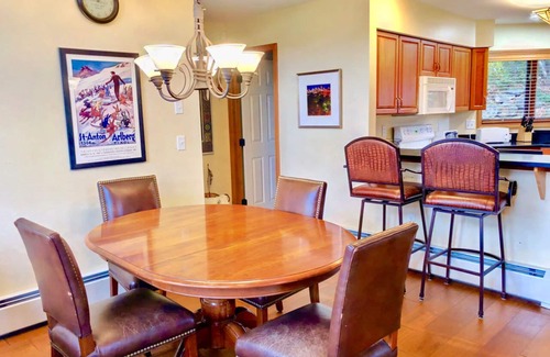 Bretton Woods House | C3 Crawford Ridge Townhome with views - walk to ski lodge/slopes, dog friendly!