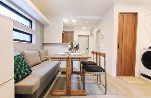 Honmachi Apartment | C3 Shibuya new hotel, 2 bedrooms and 1 living room, 7 mins to ST Max 6P 渋谷全新酒店 全新装修 两室一厅 交通中心 车站7分钟 最大6人 直达新宿 涉谷 表参道 品川 池袋 上野 代代木 银座 原宿