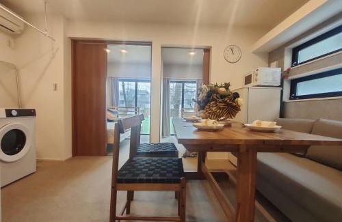 Honmachi Apartment | C3 Shibuya new hotel, 2 bedrooms and 1 living room, 7 mins to ST Max 6P 渋谷全新酒店 全新装修 两室一厅 交通中心 车站7分钟 最大6人 直达新宿 涉谷 表参道 品川 池袋 上野 代代木 银座 原宿