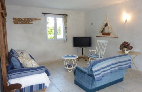 Tregunc House | C4050 - PLEASANT VACATION HOME WITH GARDEN LOCATED 50 M FROM THE BEACH