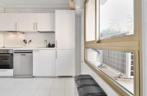 Poligono Alameda Apartment | C9 Roomy Luminous 5 Bedroom in Town