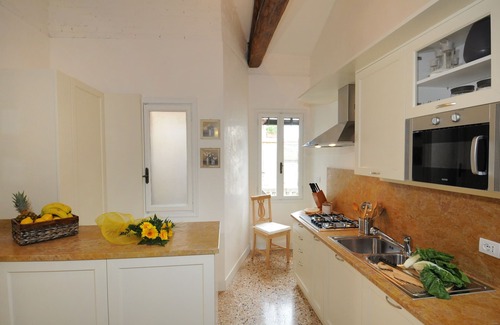 Dorsoduro Apartment | Ca' Dell'Artista with Balcony and Terrace