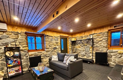 Notre-Dame-Auxiliatrice-de-Buckland Ski Chalet | Chalet Le Buckland
