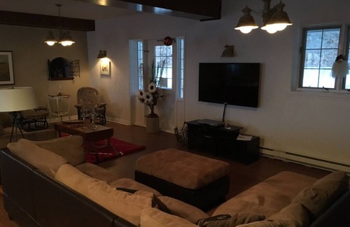 St-Francois-de-l'Ile-d'Orleans House | LA Maison Chaumonôt