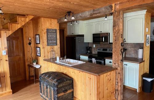 St-Francois-de-l'Ile-d'Orleans Ski Chalet | La Maison Jaune