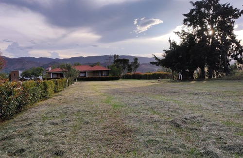 Old Town Cabin | Cabaña Campestre con Zona de Camping y Parqueadero, Familiar y Acogedora