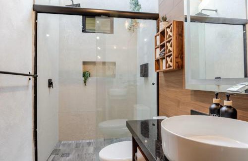 Mazamitla Ski Chalet | Cabaña de lujo 2 habitaciones con Jacuzzi Dentro del Bosque a 10 min del Pueblo