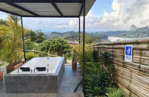 Guatape House | Cabaña el mirador azul
