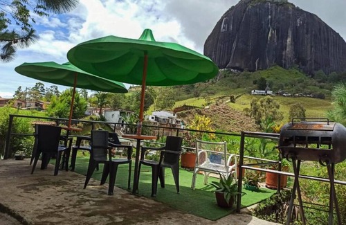 Guatape Cabin | Cabañas en Guatape con Vista Hacia La Piedra del Peñol