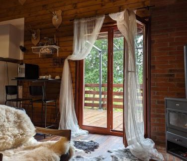 Lupeni House | Cabana Nyiko cu ciubăr