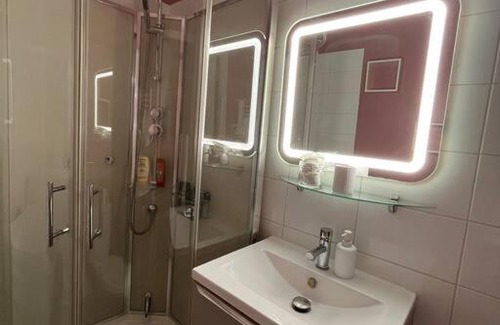 Gruissan Plage Apartment | Cabane des Flamants YourHostHelper